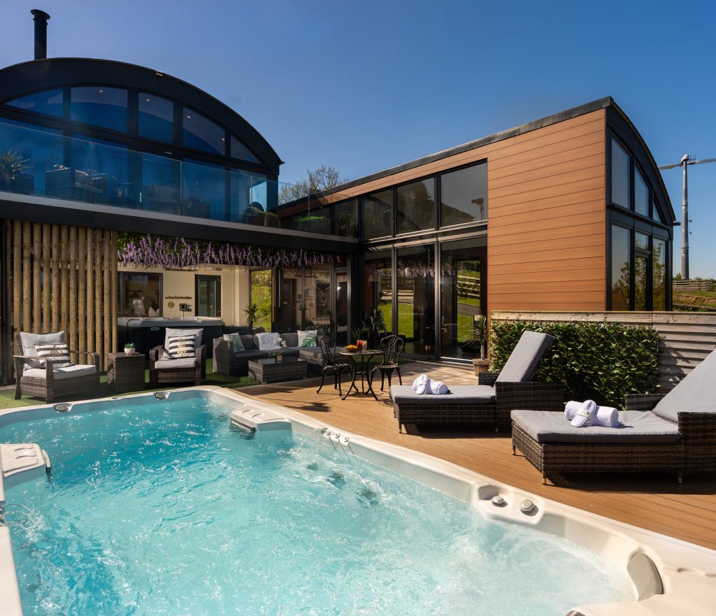 Quarterland Bay Lodge exterior with pool and outdoor living area